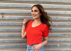 Η Ιωάννα Λαμπροπούλου ποζάρει με μαγιό και μας δείχνει το εντυπωσιακό κορμί της