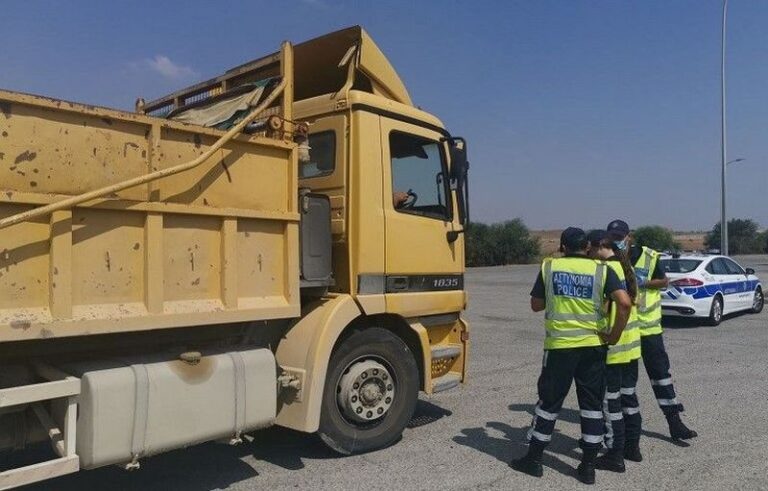 Βρήκαν φορτηγά με φθαρμένα ελαστικά και οδηγούς να παραβιάζουν το όριο ταχύτητας