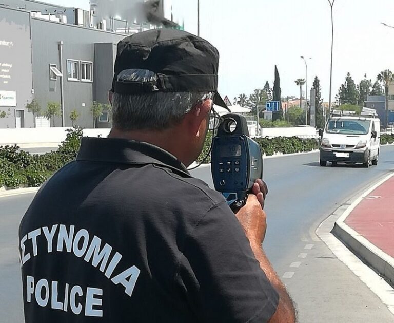 "Τσάκωσαν" δέκα οδηγούς στο τιμόνι υπό την επήρεια αλκοόλ και εννέα χωρίς άδεια