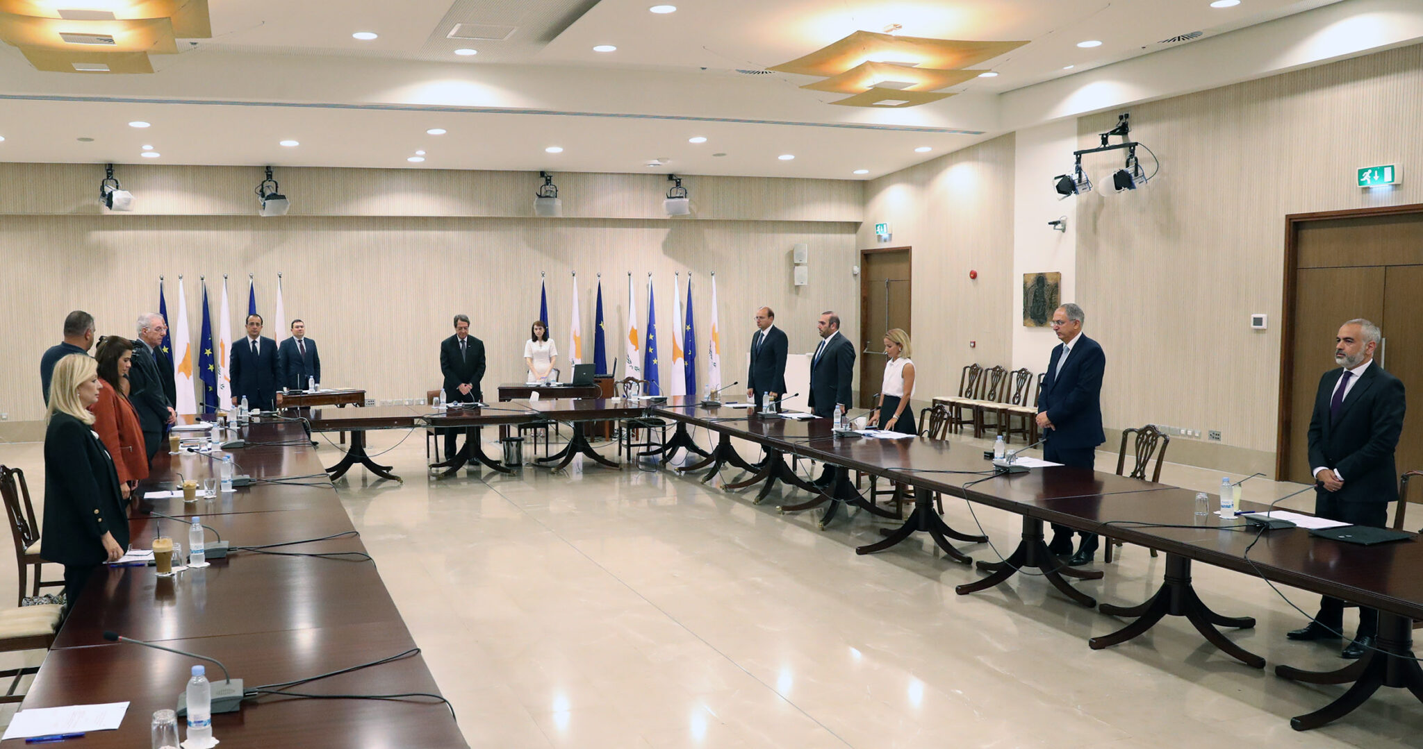 Μονόλεπτη σιγή στη μνήμη των πεσόντων του 1974 από το Υπουργικό Συμβούλιο