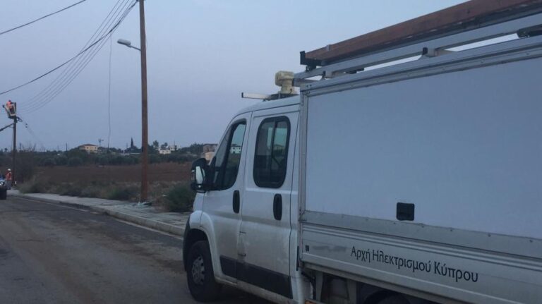"Δείχνει" καύσωνα και υγρασία η ΑΗΚ για τις απανωτές βλάβες στο δίκτυο (ΒΙΝΤΕΟ)