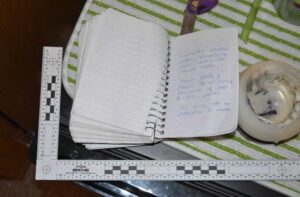 Πως ένας γραφολόγος κάνει "ανάγνωση" ενός σημειώματος από σκηνή εγκλήματος