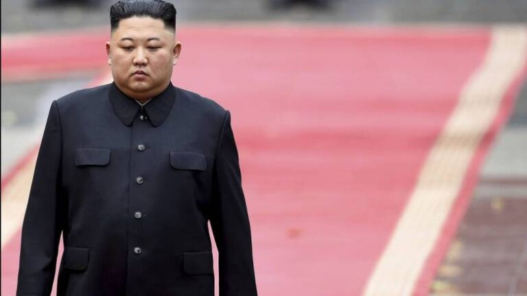 Βόρεια Κορέα: Σε κατάσταση «μέγιστου συναγερμού» λόγω ύποπτου κρούσματος