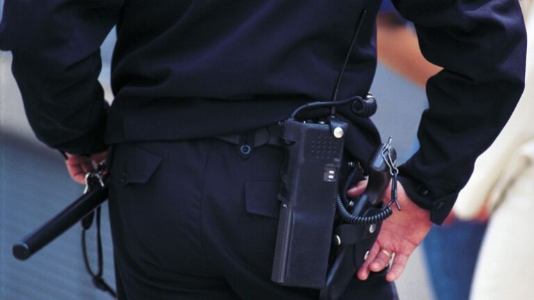 "Φτερά" έκανε υπηρεσιακό πιστόλι αστυνομικού στη Λεμεσό (ΒΙΝΤΕΟ)