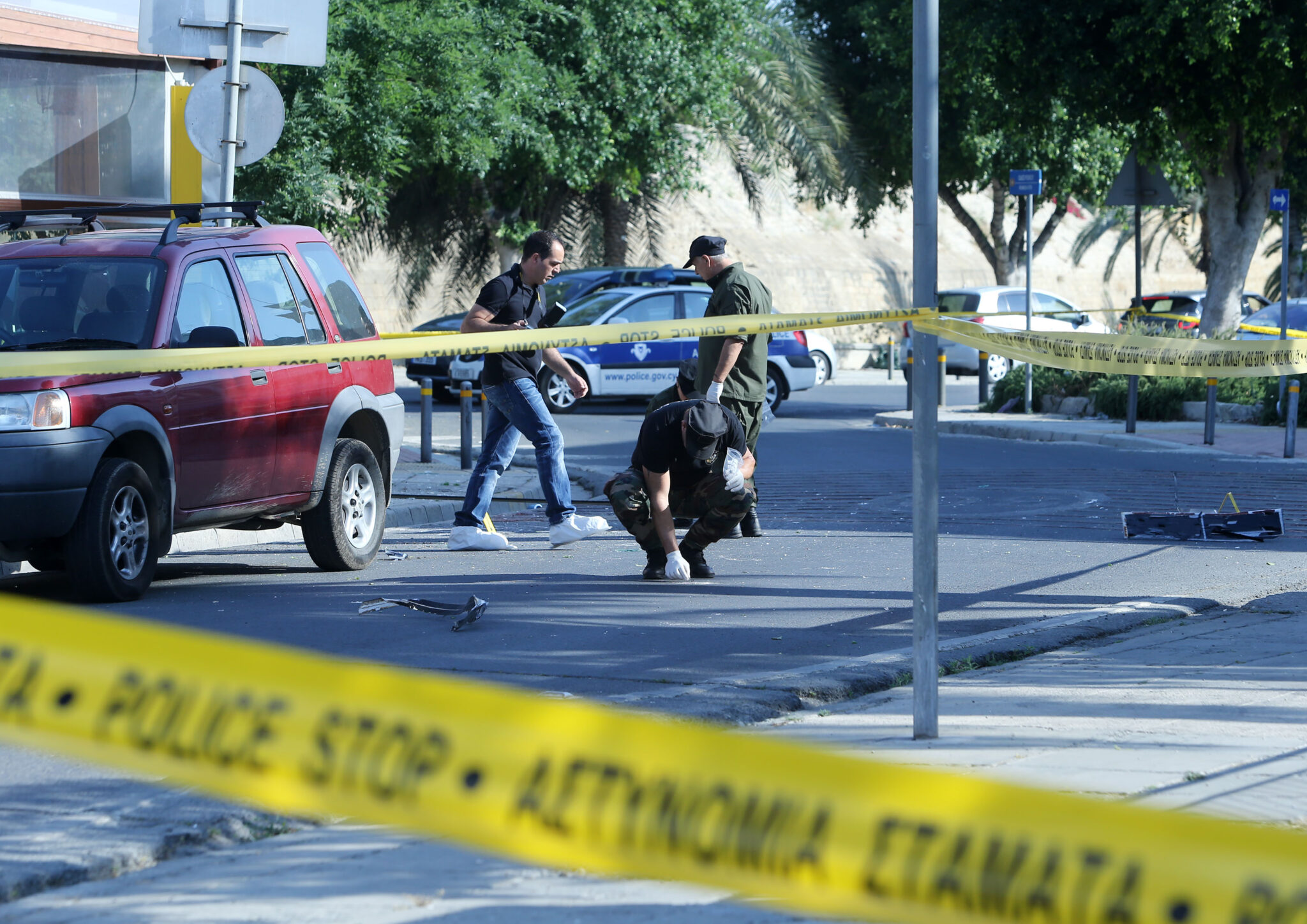 Aνατίναξαν το όχημα 24χρονου στη Λάρνακα και προκάλεσαν ζημιές σε άλλα τρία