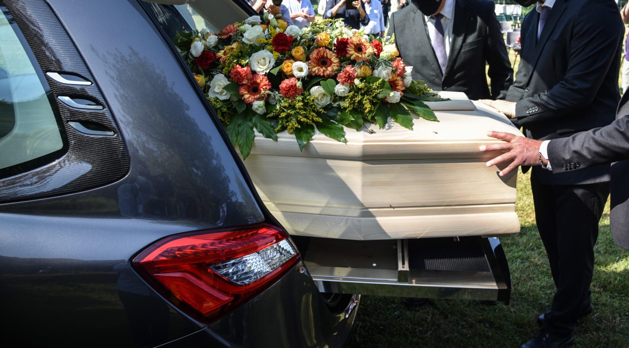 Oι συγγενείς είπαν "όχι" σε εισφορές στη Φιλόπτωχο και ο παπάς στο air-condition