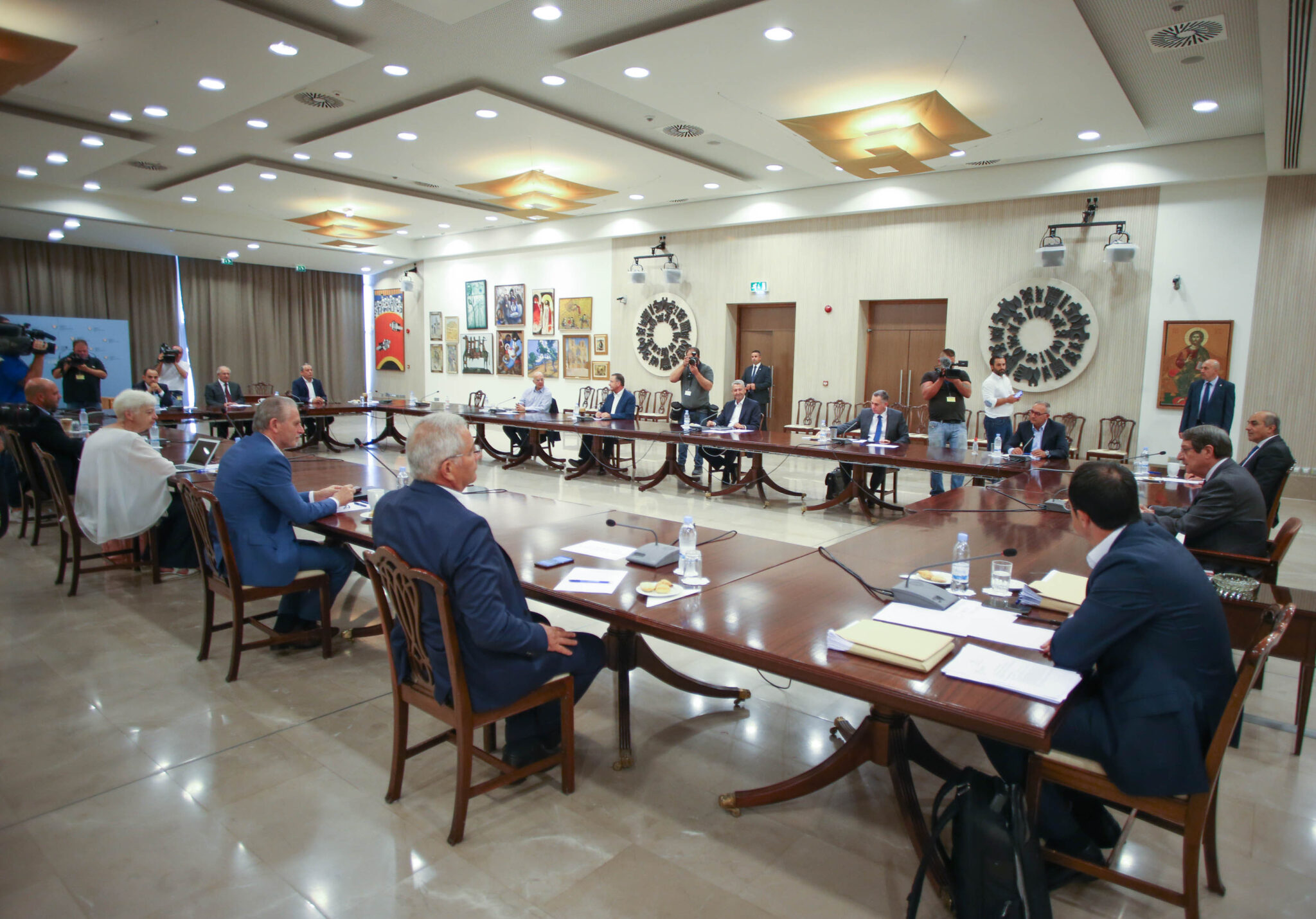 Συμβούλιο Αρχηγών: Λίγα λόγια από Κυβέρνηση και Αρχηγούς