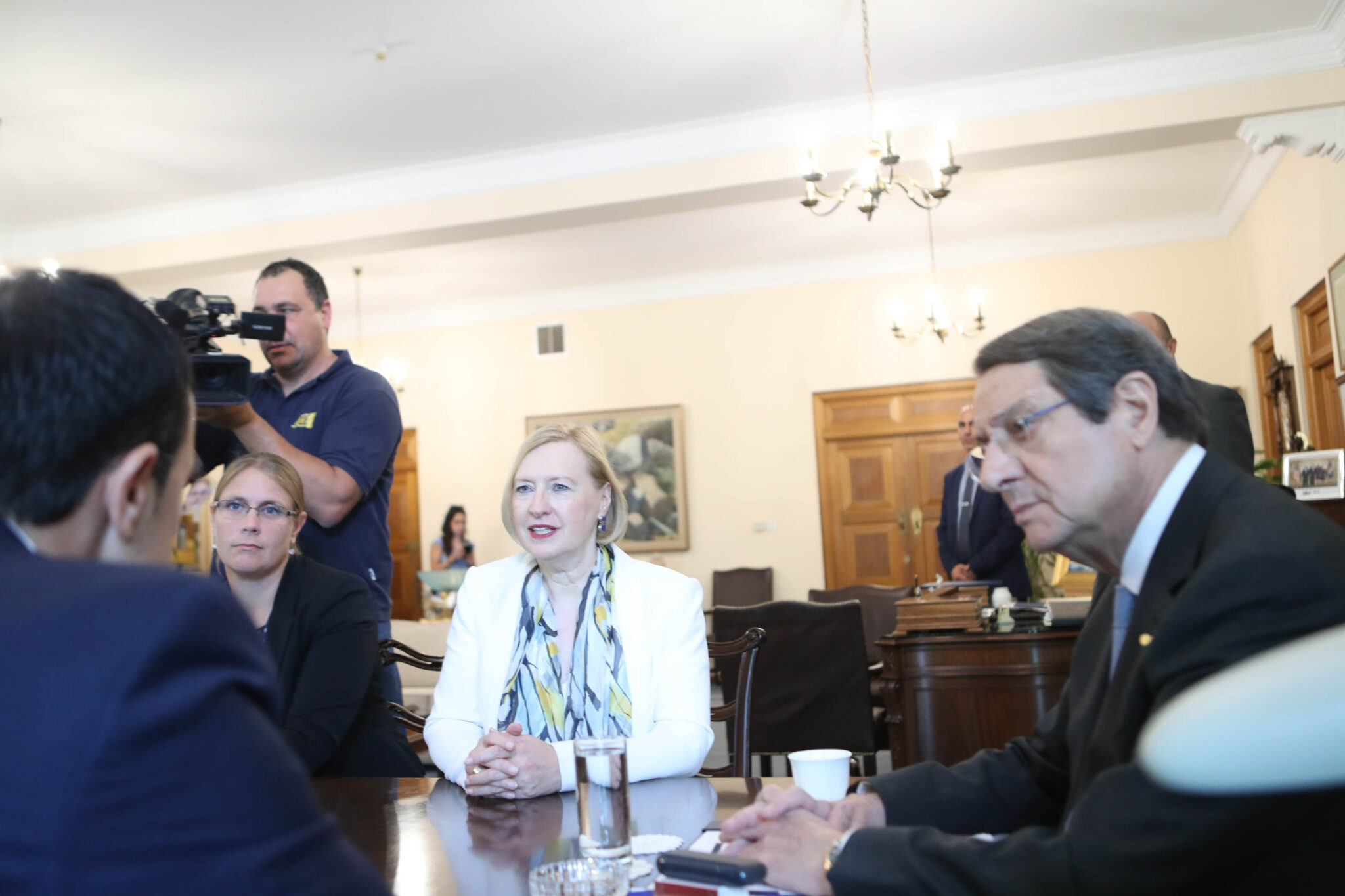 Επέστρεψε από Αθήνα, βλέπει Σπέχαρ και φεύγει για Βρυξέλλες ο ΠτΔ