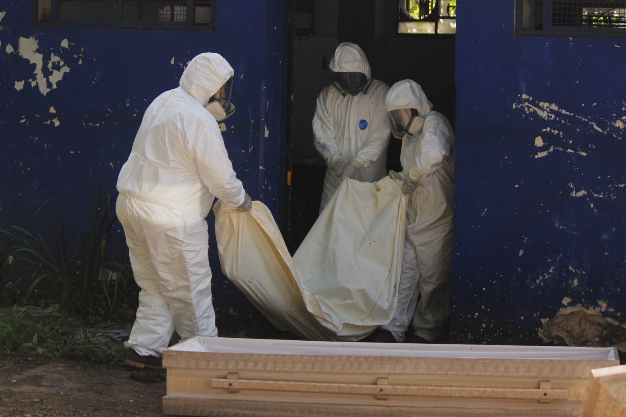 Πάνω από πέντε εκατομμύρια ενεργά κρούσματα του κορωνοϊού σε όλο τον κόσμο