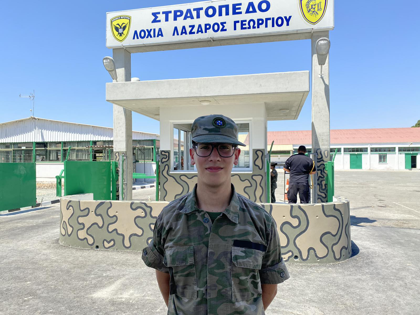 Nτυμένος στο χακί έμαθε ότι πέρασε στην Ιατρική Σχολή ο Δημήτρης Φραντζέσκου