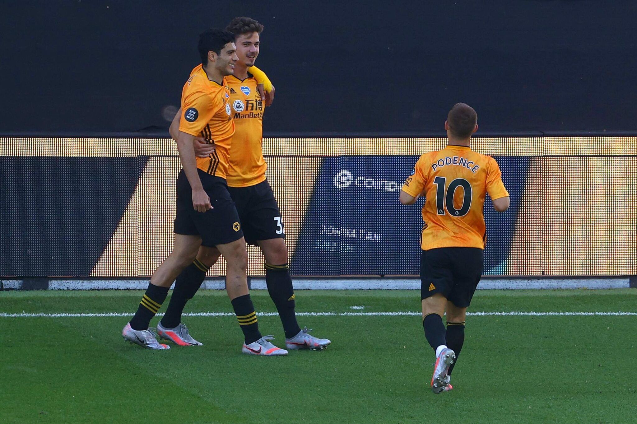 «Δάγκωσε» την Έβερτον και παρέμεινε σε τροχιά Ευρώπης η Γουλβς