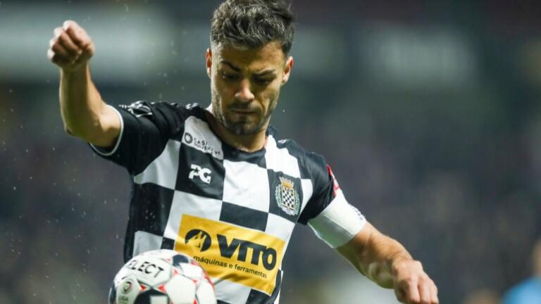 «Βλέπει» Καράσα για δεξί μπακ ο Παναθηναϊκός