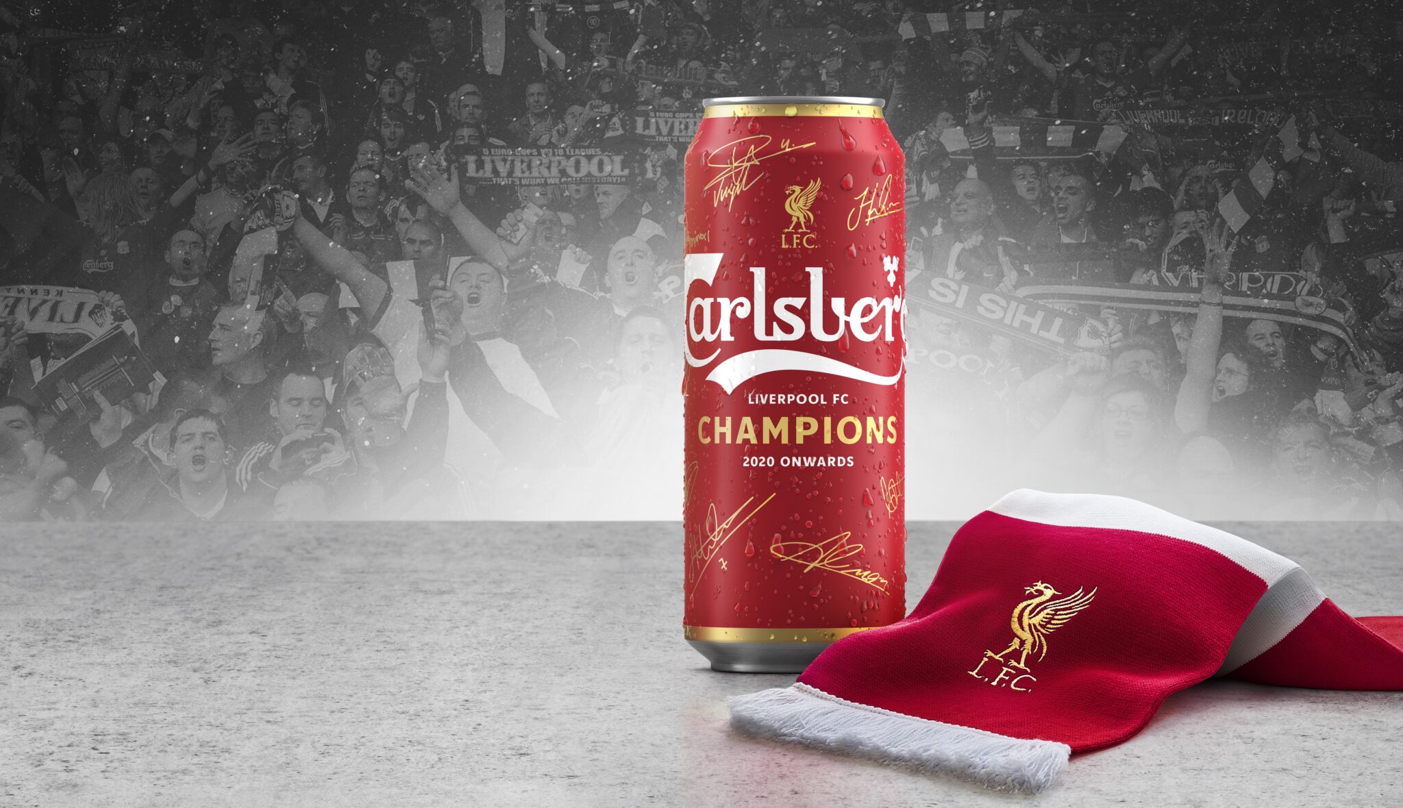 Η Carlsberg «ντυμένη» στα κόκκινα γιορτάζει για τους οπαδούς της Λίβερπουλ