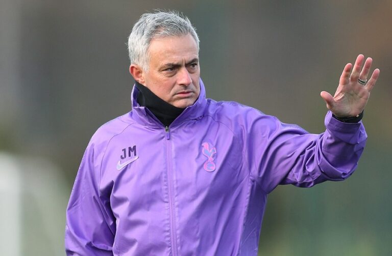 Μουρίνιο: «Η Τότεναμ θα κερδίσει κάποιο τρόπαιο πριν φύγω»