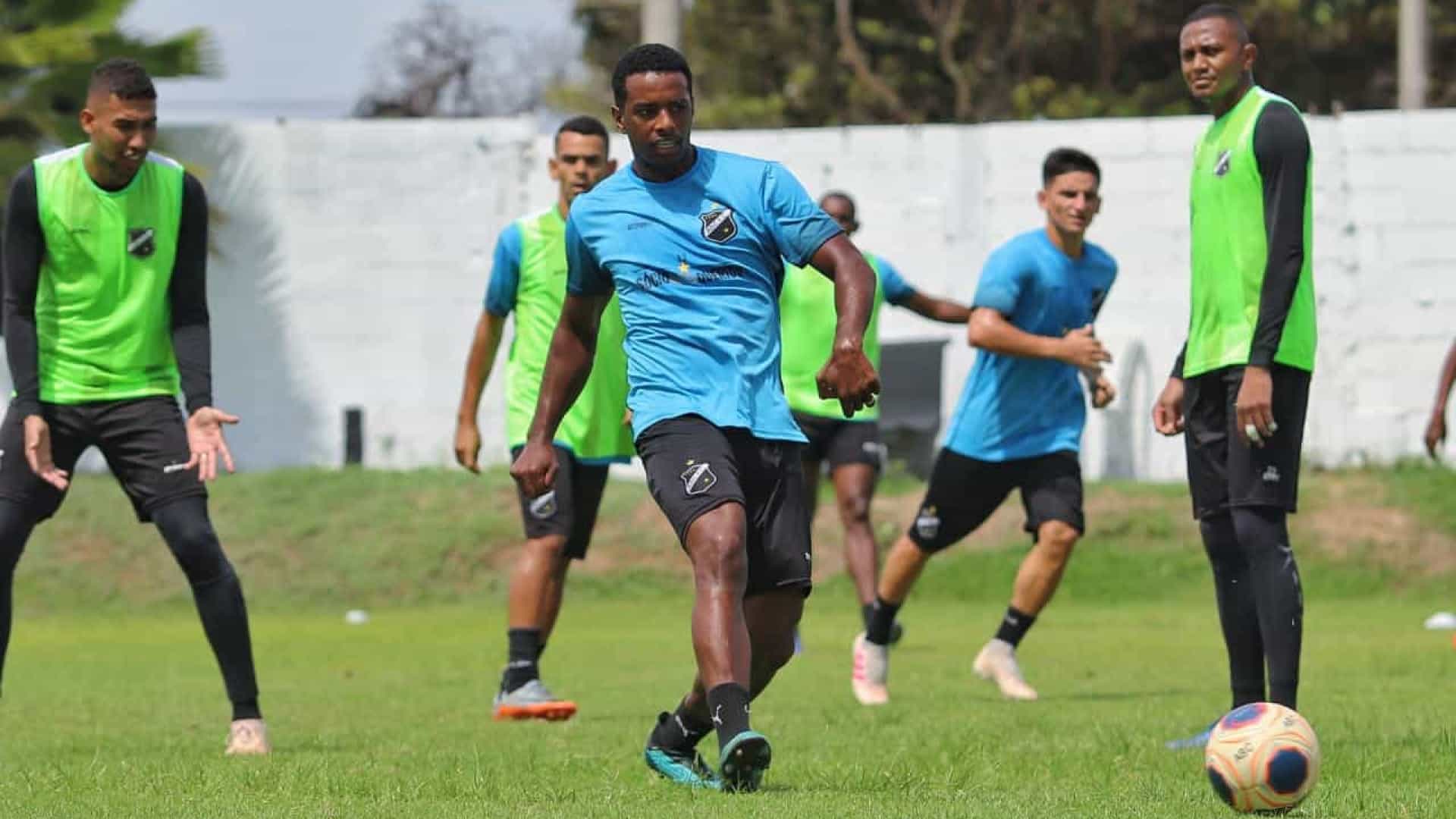 «Πρόταση από Κύπρο σε Ουέσλι Ντίας»