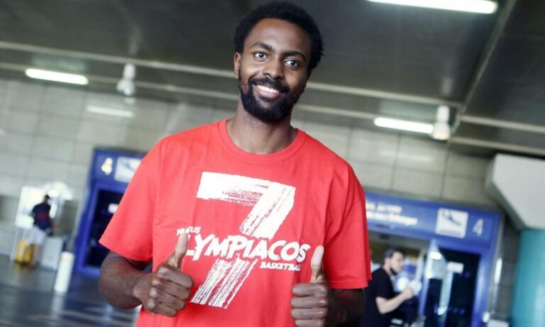 Έφτασε Ελλάδα για τον Ολυμπιακό ο Ζαν-Σαρλ