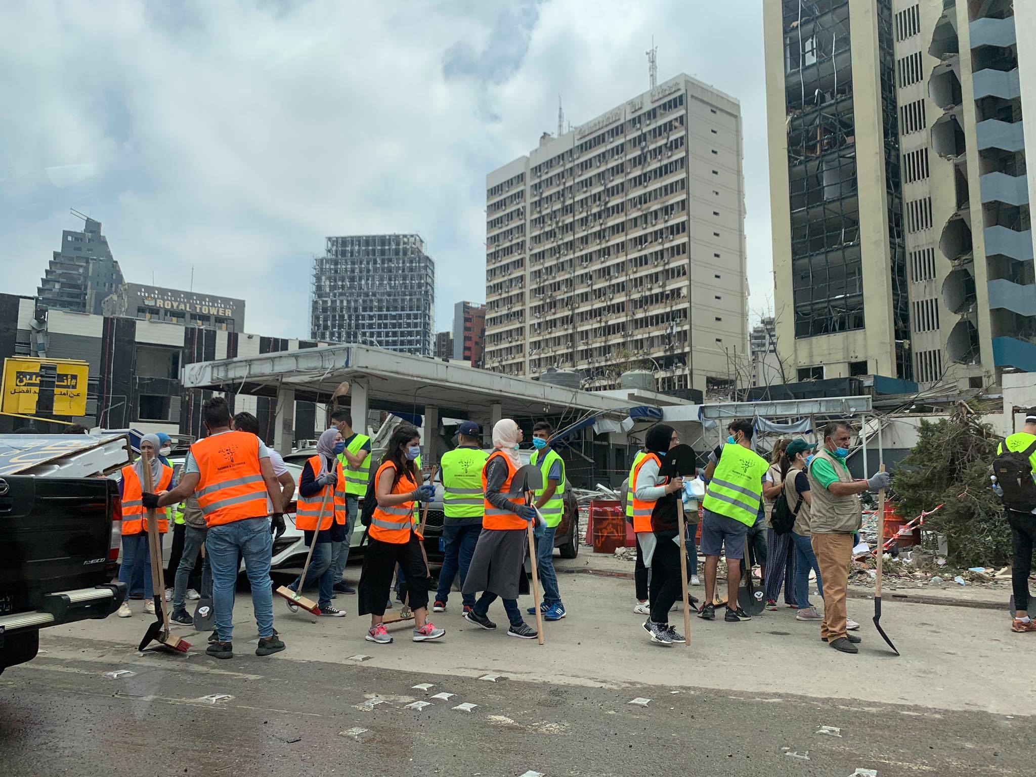 Κύμα ανθρωπιάς στη Βηρυτό "κάλυψε" τον καπνό και τα αποκαΐδια (ΒΙΝΤΕΟ)