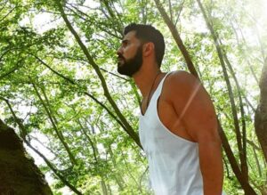 Aυτός είναι ο sexy ηθοποιός που "εισβάλλει" στην σειρά "8 λέξεις" (ΦΩΤΟ)