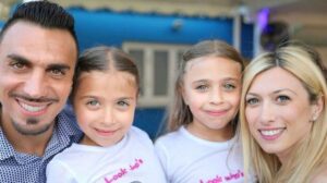 Κωνσταντίνος & Στέλλα Χαραλαμπίδη: "Πλατσουρίσματα" μαζί με τις κόρες τους(ΦΩΤΟ)