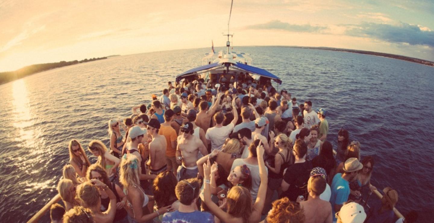 Έτσι "ξήλωσαν" latin party στη Λευκωσία και beach & boat party στη Λάρνακα (VID)