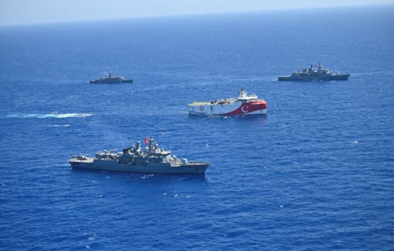 Επιμένει η Τουρκία και δημοσιεύει νέες φωτογραφίες του Oruc Reis