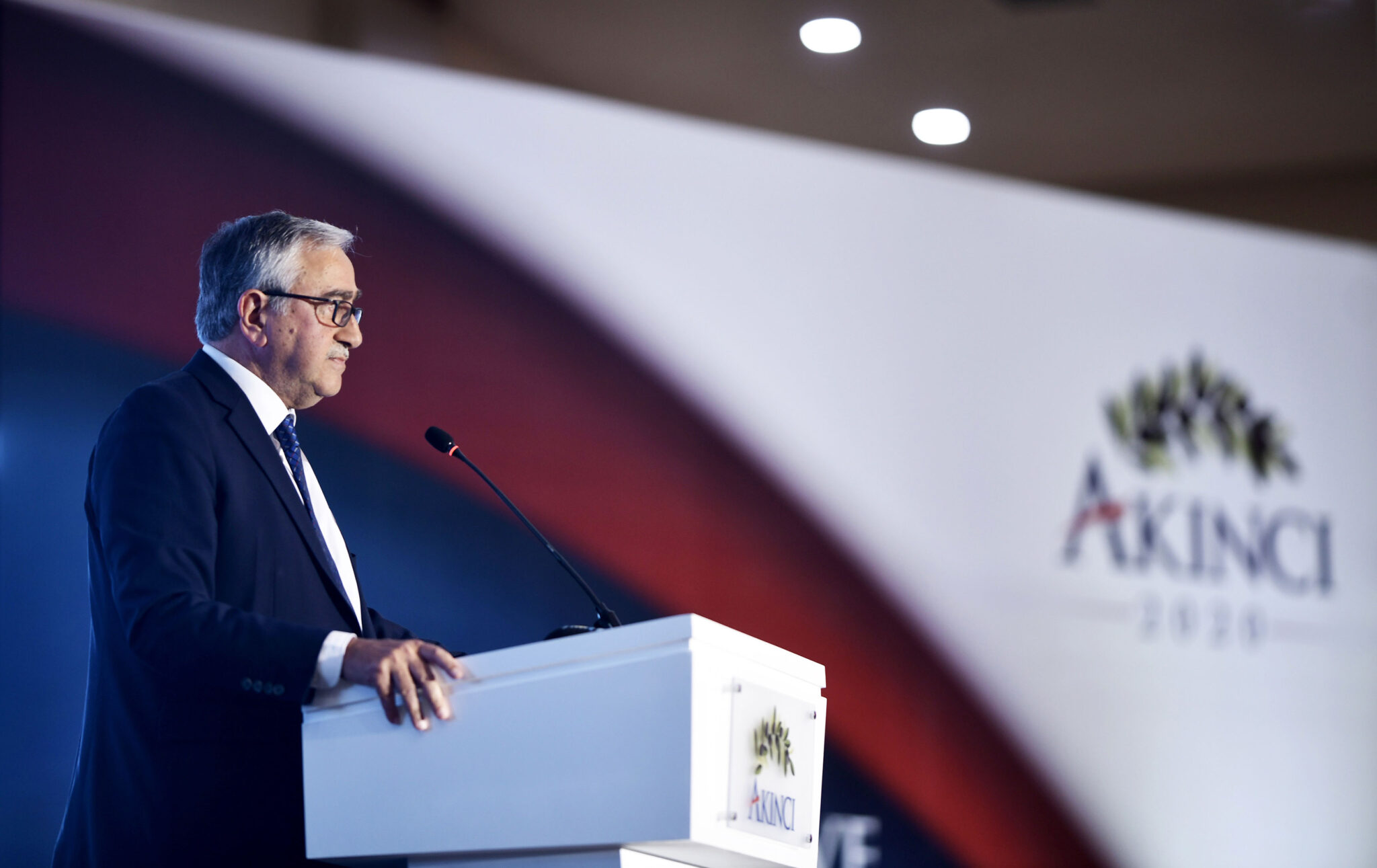 Άτυπη διάσκεψη για το Κυπριακό προαναγγέλλει ο Ακιντζί μετά τις "προεδρικές"