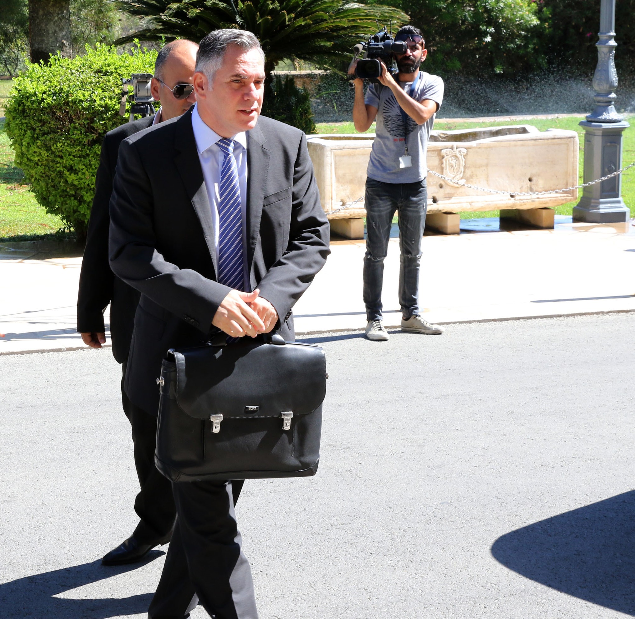 Έβαλε προστατευτική μάσκα και βγήκε για ψώνια ο Νικόλας Παπαδόπουλος