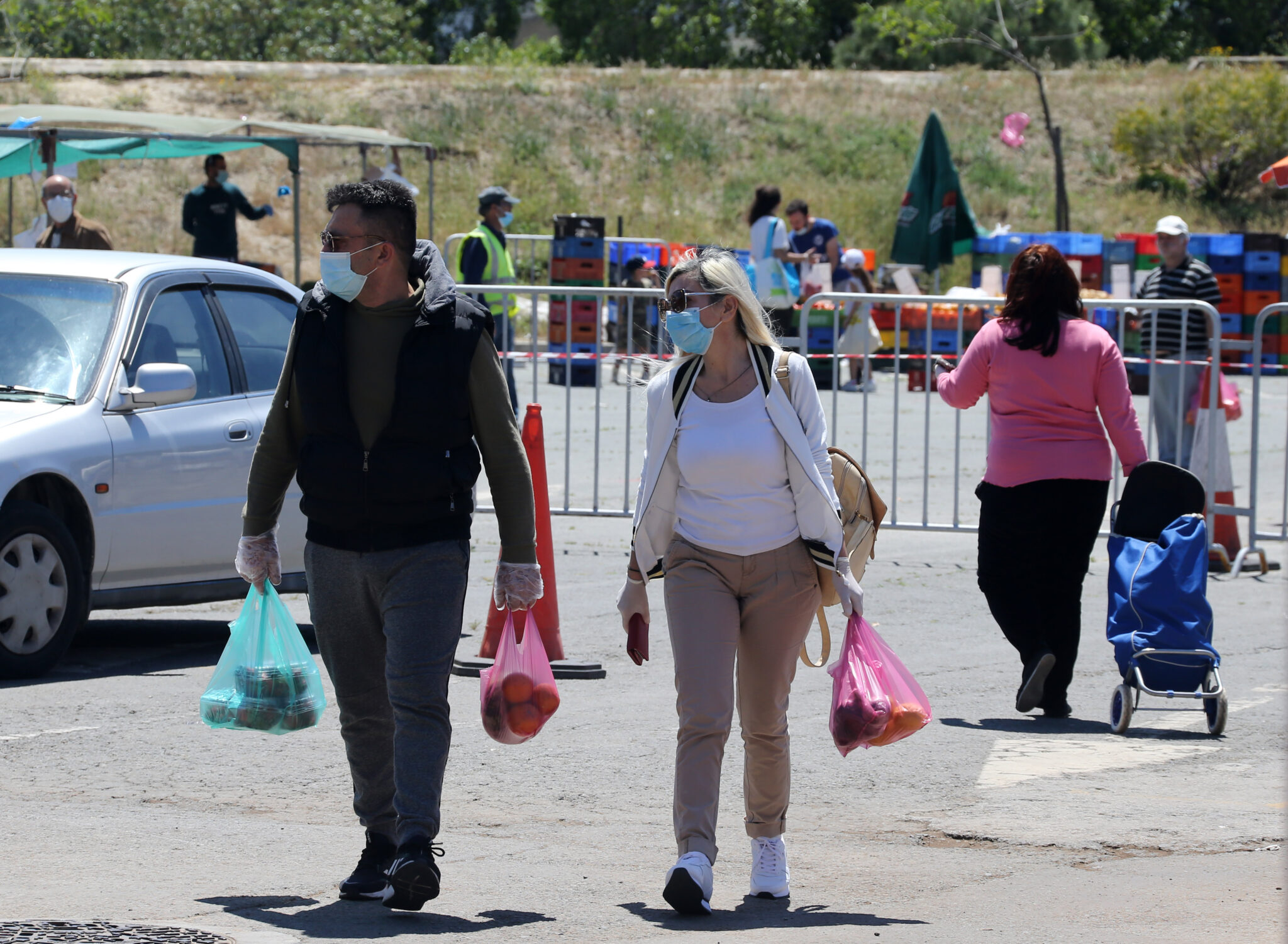 Ανησυχούν οι Αρχές για ασυμπτωματικούς με έντονη κοινωνική δραστηριότητα