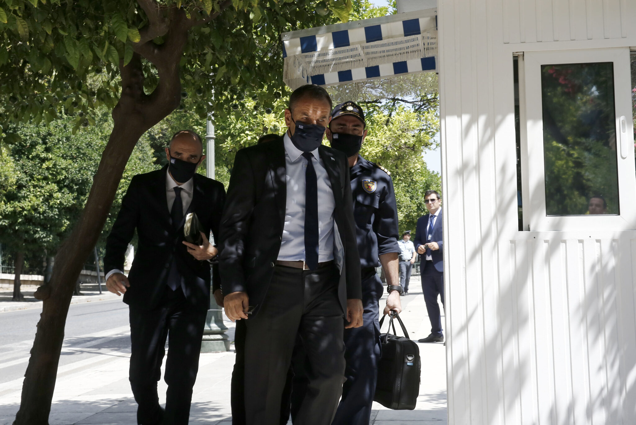 Εκτάκτως στο Μαξίμου oι Υπουργοί Εξωτερικών και Άμυνας και ο Αρχηγός ΓΕΕΘΑ