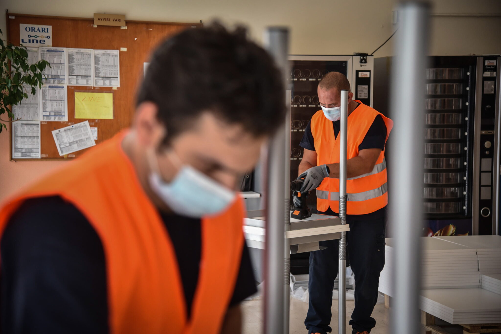 Νέο αρνητικό ρεκόρ κρουσμάτων για τη Γαλλία με 7.379 νέα περιστατικά