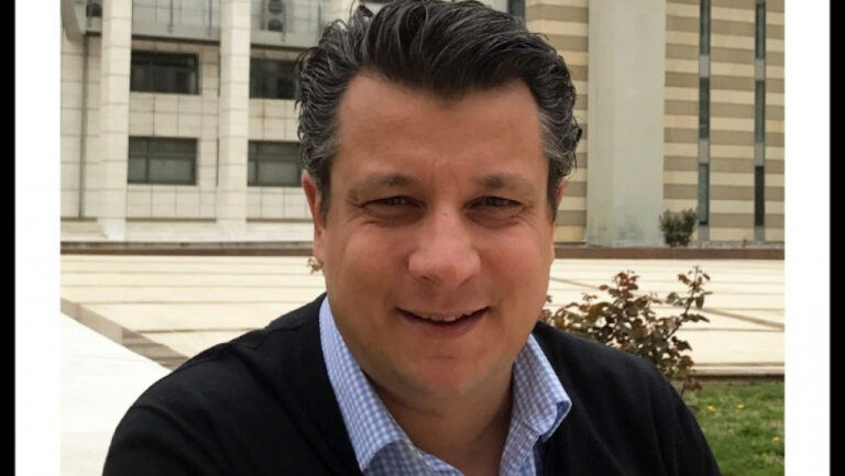 Δρ. Δερμιτζάκης: Δεν είναι μια τρομερά θανατηφόρα ίωση αλλά τρομερά μεταδοτική