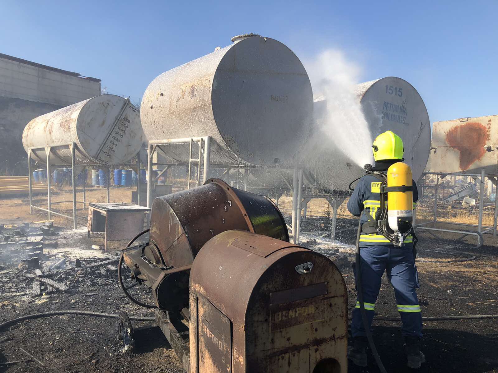 SOS από Πυροσβεστική μετά τις πυρκαγιές που ξέσπασαν σε βιομηχανικές περιοχές