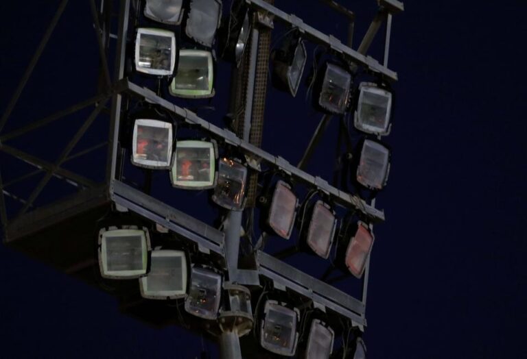 Ακόμη δεν αρχίσαμε και άρχισαν τα… ωραία: Έσβησαν οι προβολείς στο Παραλίμνι