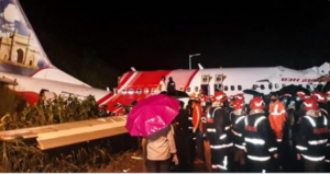 ΒΙΝΤΕΟ: Ψάχνουν τα αίτια της αεροπορικής τραγωδίας στην Ινδία