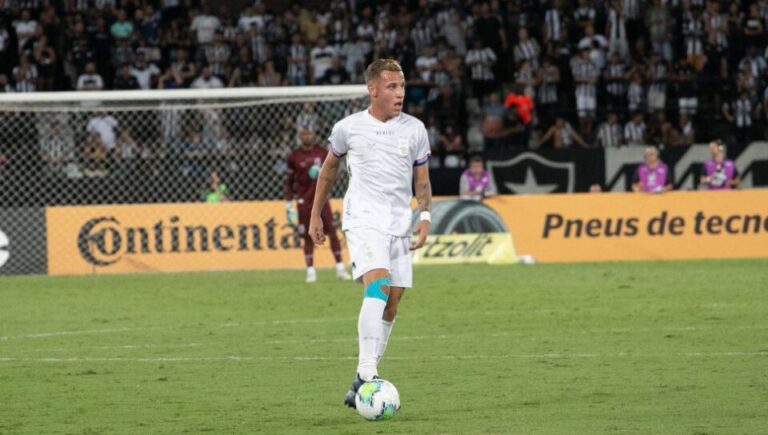 Στα υπόψη του ΑΠΟΕΛ ο Κάρλος Ντίας