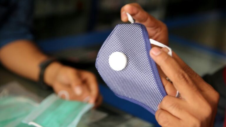 Με μάσκες και σπαστά διαλείμματα, ο πρώτος σχεδιασμός για το άνοιγμα σχολείων