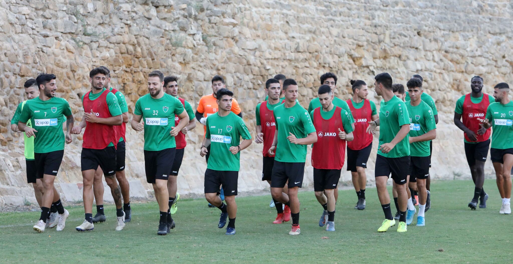 Σταματάνε οι προπονήσεις στον Ολυμπιακό και περνάνε όλοι από τεστ