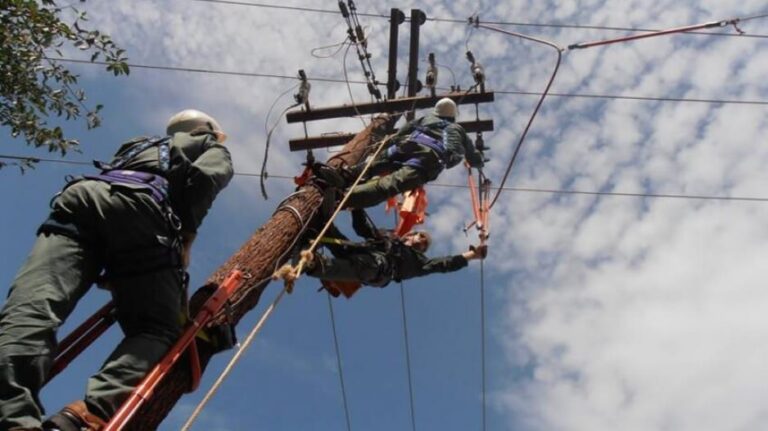 Χωρίς ρεύμα περιοχές της Λευκωσίας λόγω ανέμων