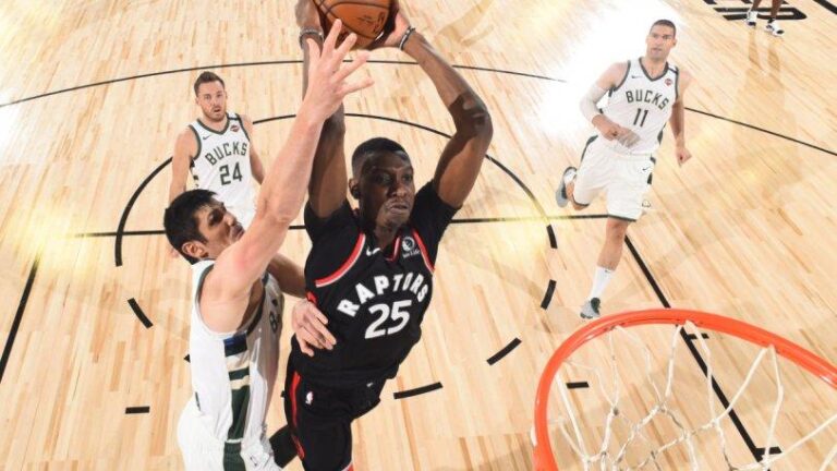 «Καθάρισαν» τους Μπακς απόντος… Γιάννη οι Ράπτορς (ΒΙΝΤΕΟ)