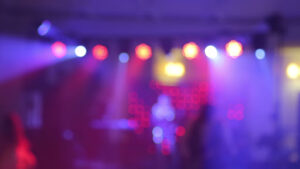 €8000 πρόστιμο σε εστιατόριο στα Λιβάδια: Χόρευαν και δεν τηρούσαν αποστάσεις