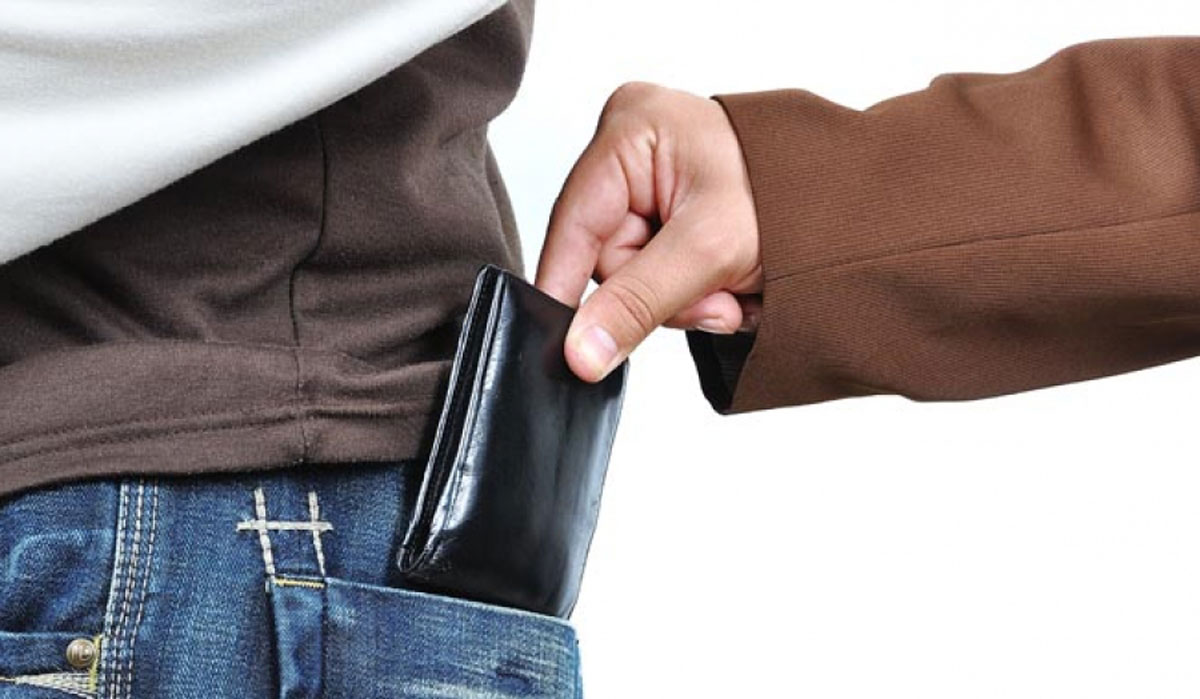 Χειροπέδες σε δυο πρόσωπα για τη ληστεία σε βάρος 26χρονου