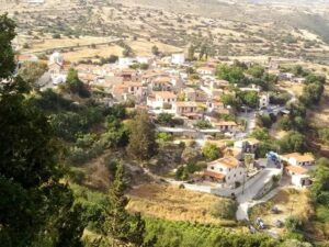 Με εγκαύματα και δύσπνοια νοσηλεύεται η σύζυγος του Κοινοτάρχη Δοράς