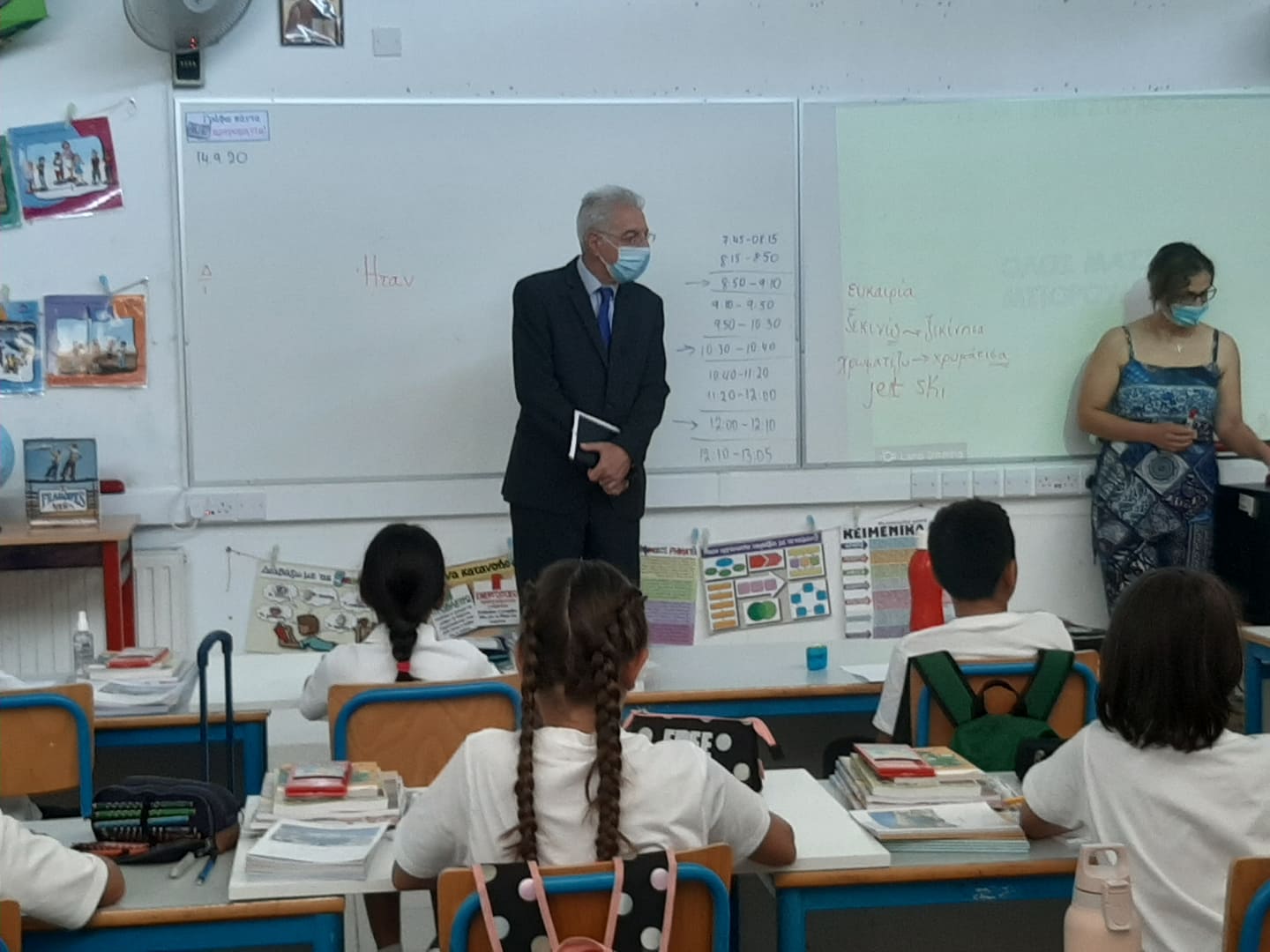 Είπε "ναι" ο Προδρόμου για κλιματιστικά σε όλα τα δημόσια σχολεία (BINTEO)