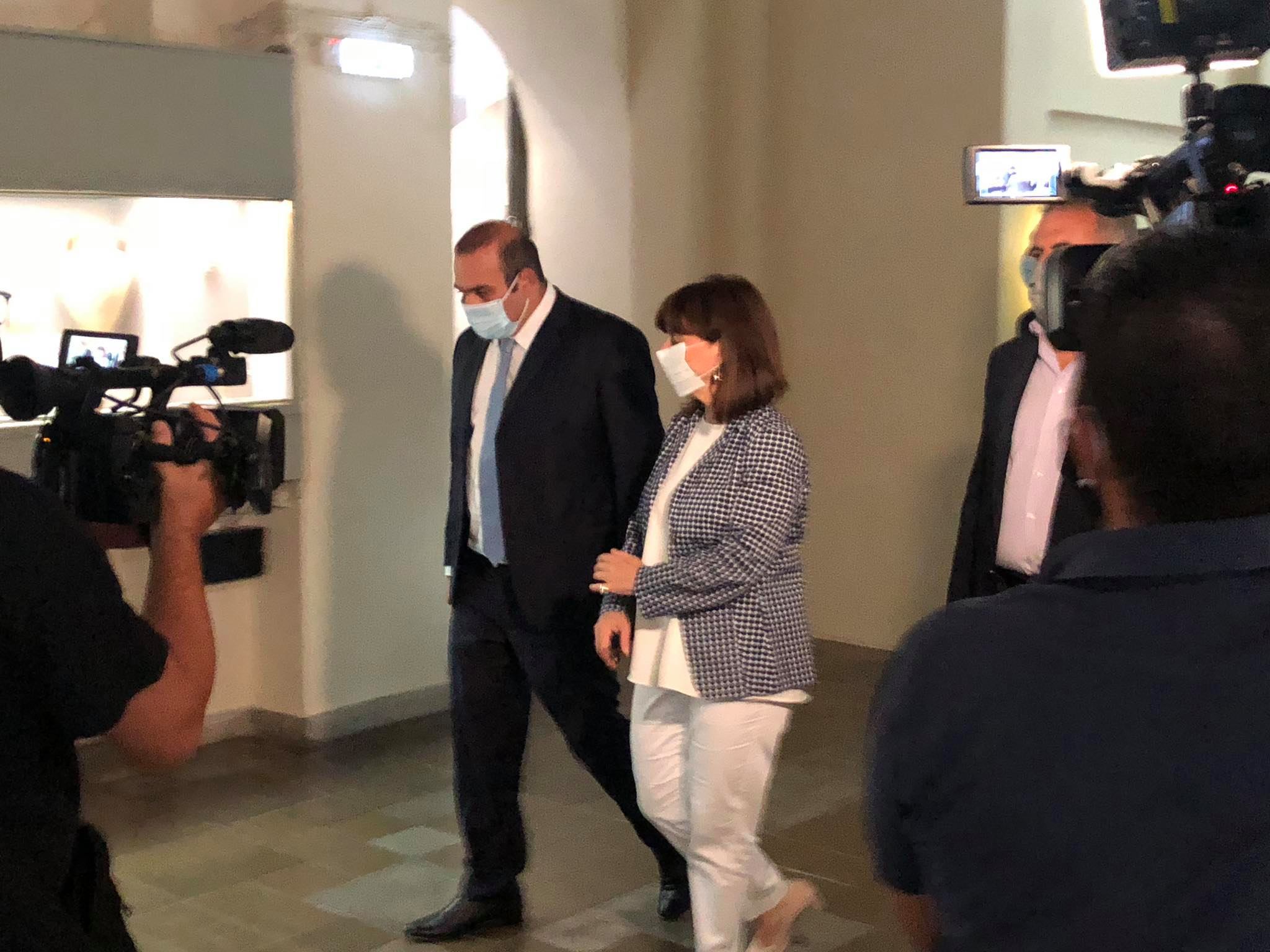 Ο Καρούσος ξενάγησε την Αικατερίνη Σακελλαροπούλου στο Αρχαιολογικό Μουσείο