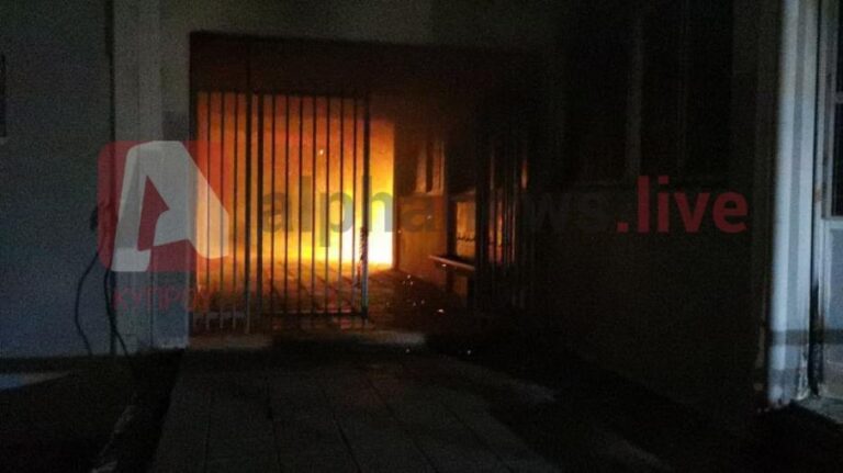 Συλλήψεις για την πυρκαγιά που προκάλεσε εκτεταμένες ζημιές σε Δημοτικό (ΒΙΝΤΕΟ)