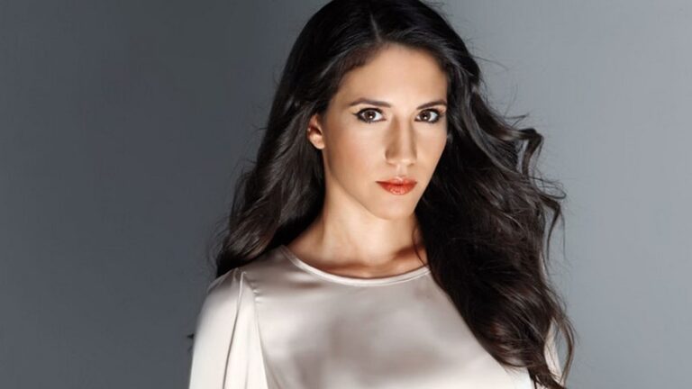 Η Ελένη Βαϊτσου ποζάρει ολόγυμνη στο ποτάμι (ΦΩΤΟ)