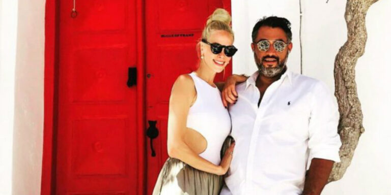 Η Στέλλα Δημητρίου μας έδειξε το λαμπερό και διαμαντένιο μονόπετρό της (ΦΩΤΟ)