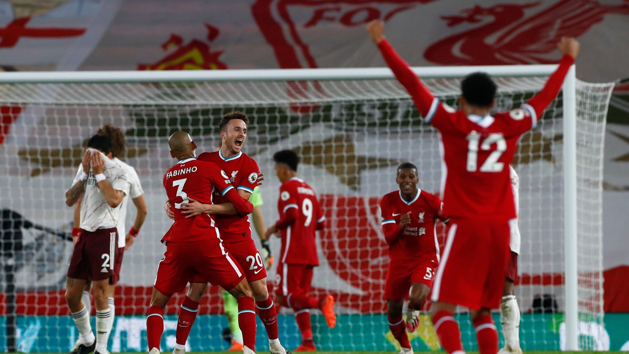 Ανατροπή και τρία στα τρία για τη Λίβερπουλ