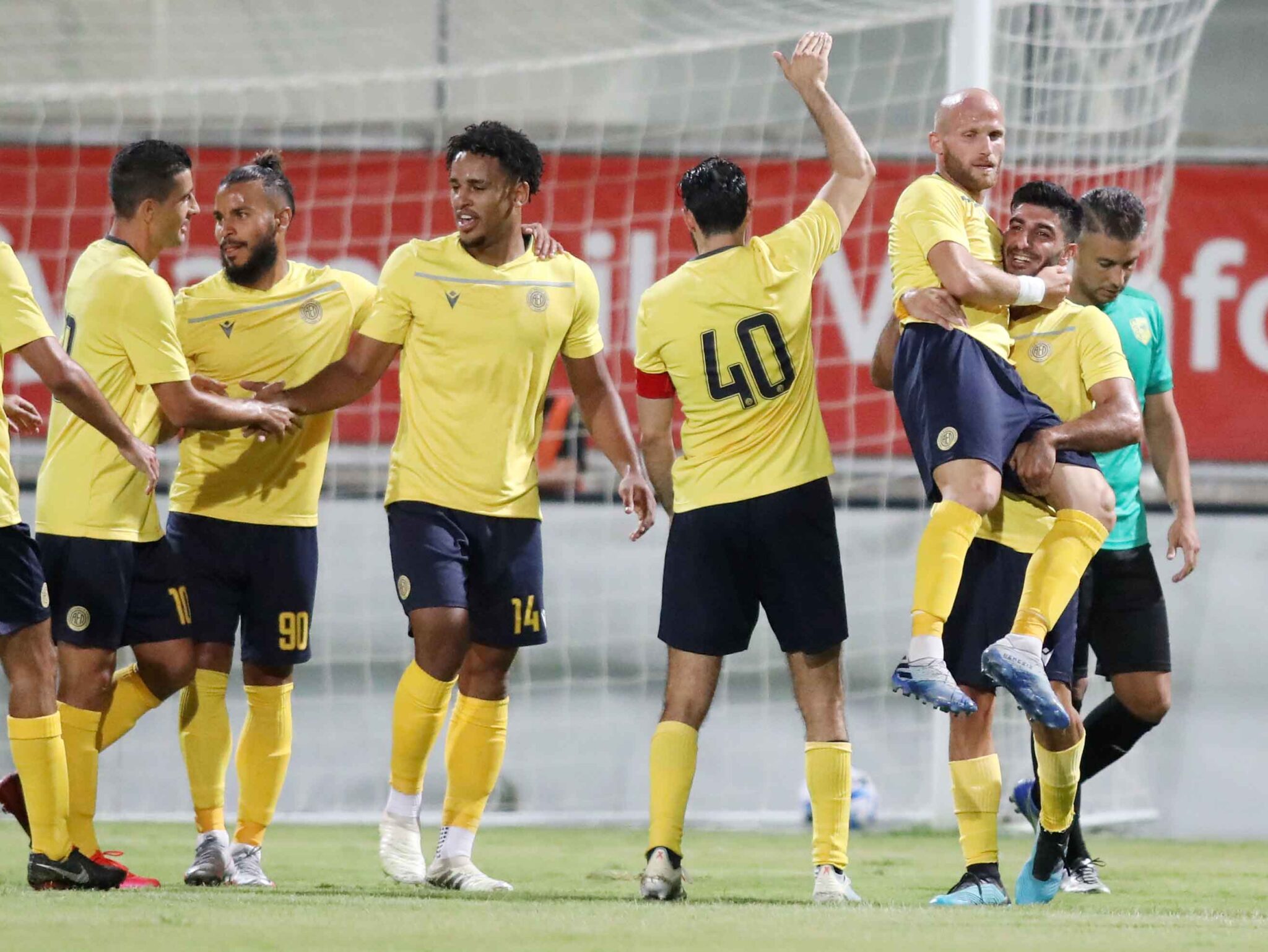 Στην… αφιλόξενη «Αρένα» με στόχο το διπλό η ΑΕΛ