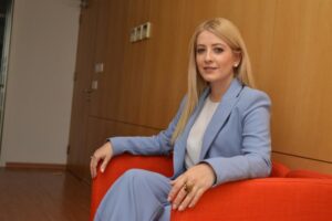 Η Δημήτριου μιλά ανοιχτά για τον σεξισμό και την…πρώτη γυναίκα Πρόεδρο (VID)